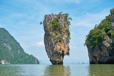 Felsen im Meer in Thailand